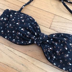 Billabong Black and floral bikini top Sz Med NWT